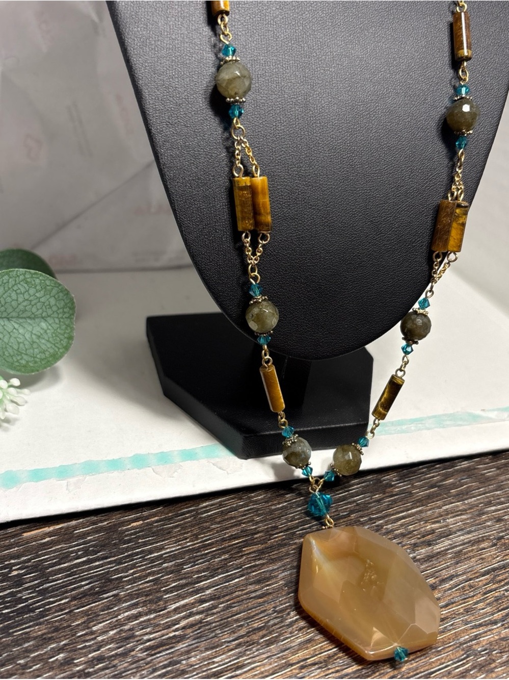 Elegant Vintage Brown Pendant Necklace with Teal Accents